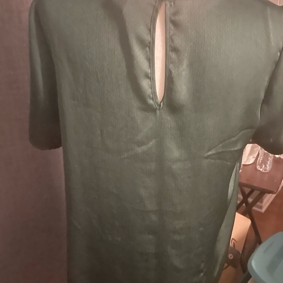 H & M blouse green and preowned. - Picture 5 of 7